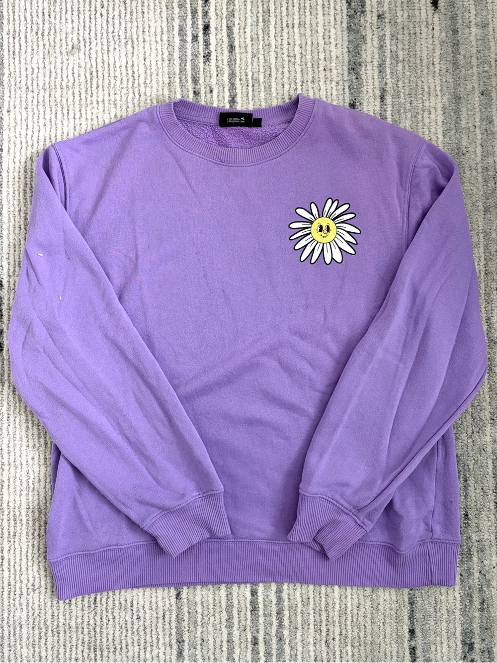 Chemistry Lavender Crewneck Sweater with Daisy Graphic Size M